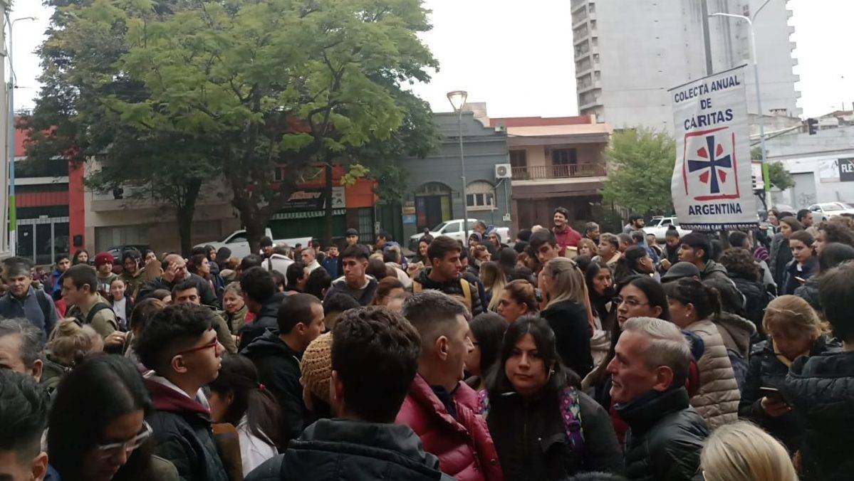 Demoras Y Enojos Reportan La Falta De Autoridades De Mesa Y Escuelas