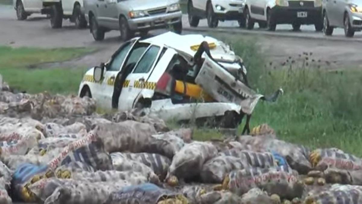 Avenida Circunvalación hubo un impactante choque entre un camión y un