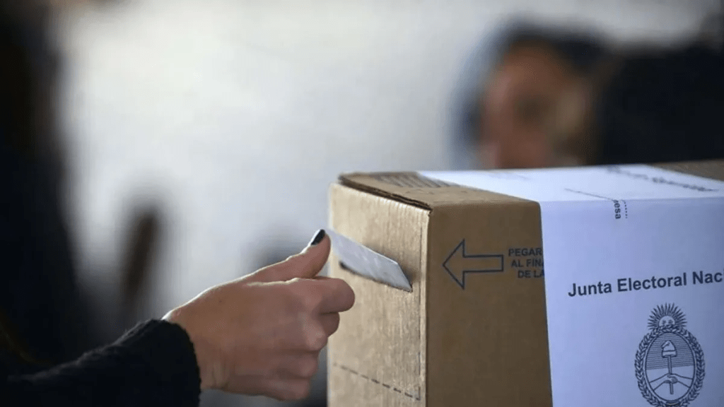 La votación cotinúa